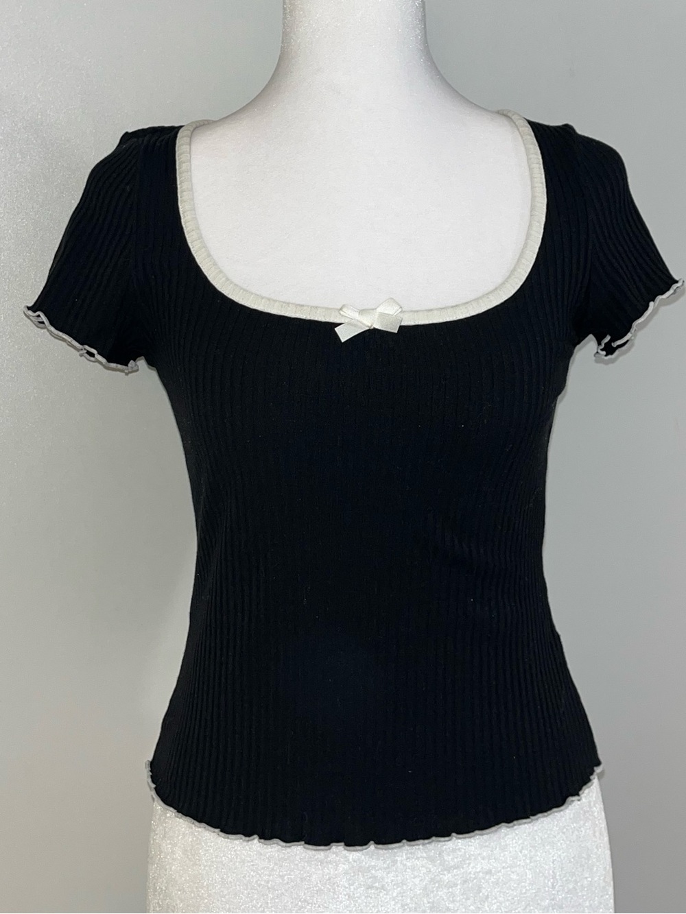 H&M Black Ribbed Short-Sleeve Scoop Top with White Trim